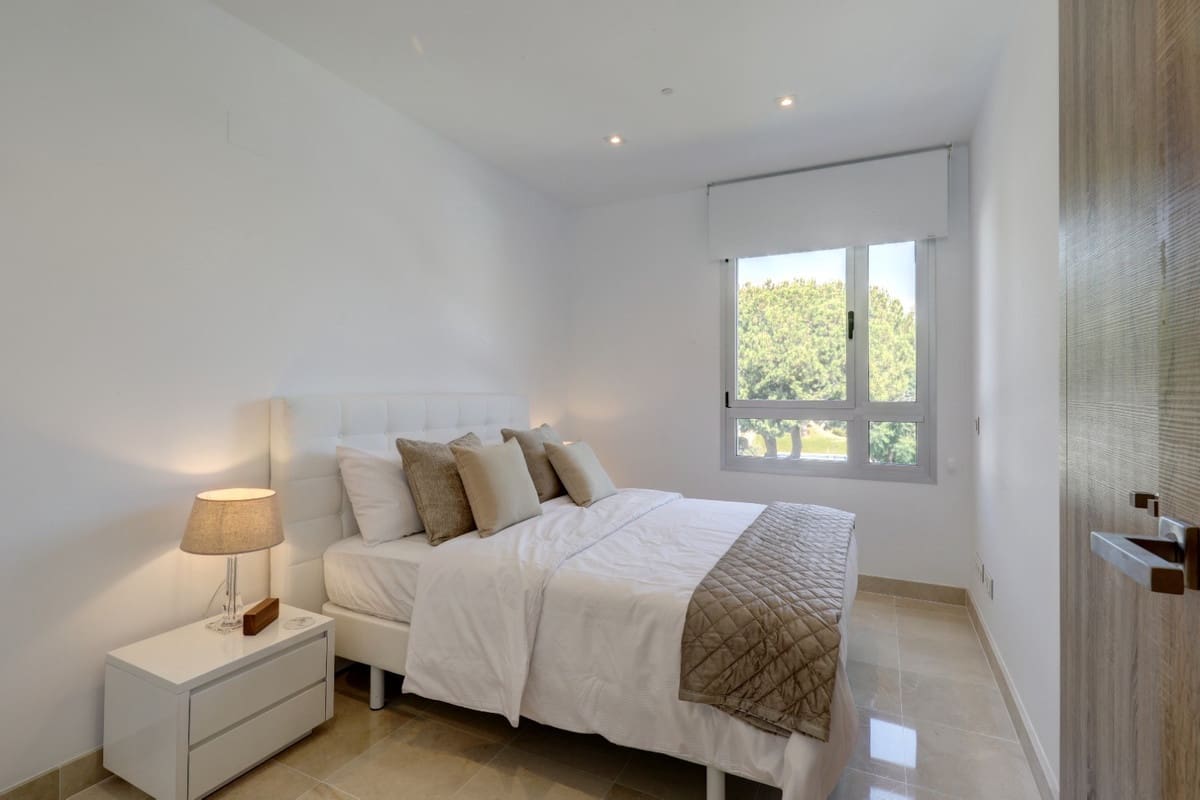 3 soverom Penthouse til salgs i Nueva Andalucia med svømmebasseng garasje - € 1 180 000 (Ref: 9780420)