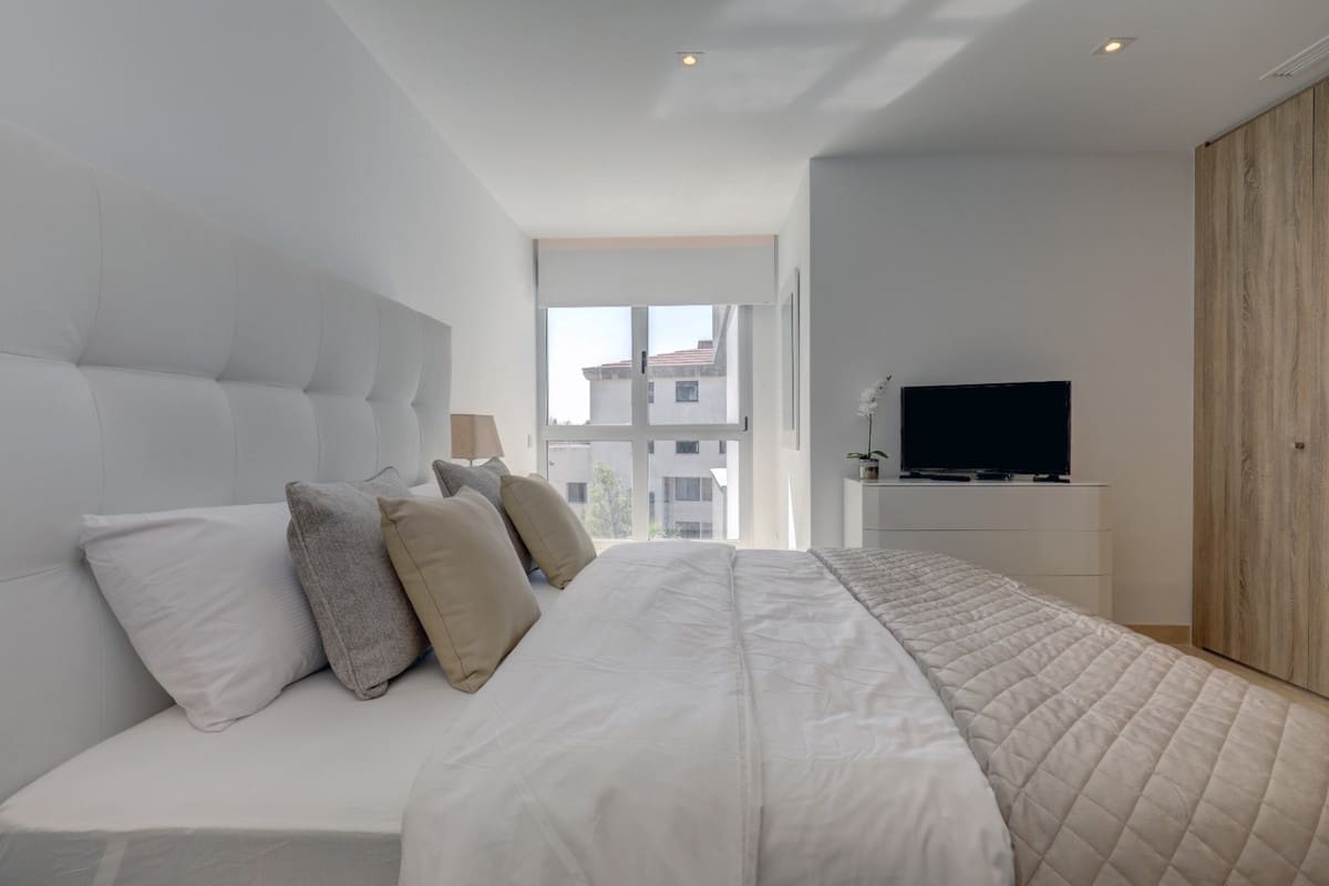 3 soverom Penthouse til salgs i Nueva Andalucia med svømmebasseng garasje - € 1 180 000 (Ref: 9780420)
