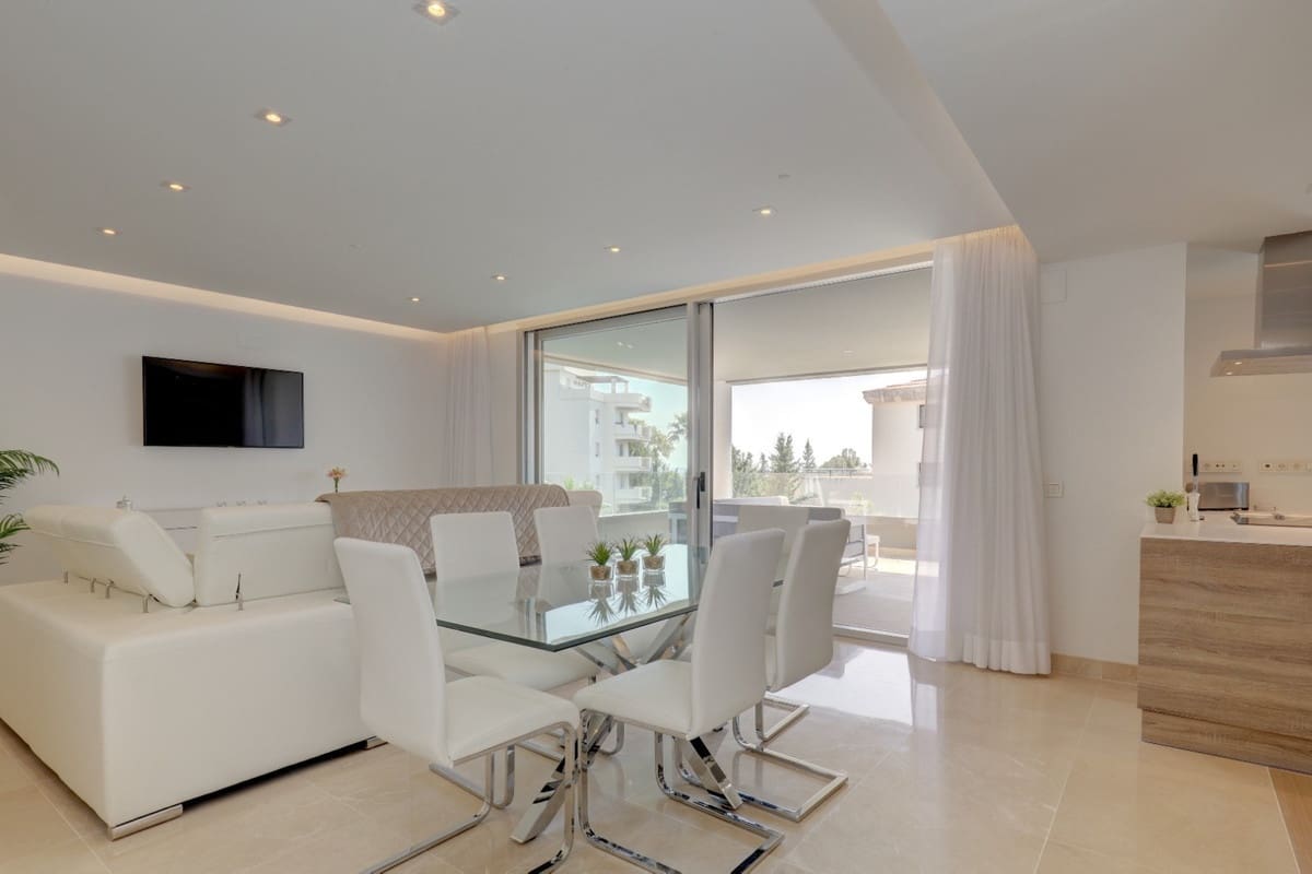3 soverom Penthouse til salgs i Nueva Andalucia med svømmebasseng garasje - € 1 180 000 (Ref: 9780420)