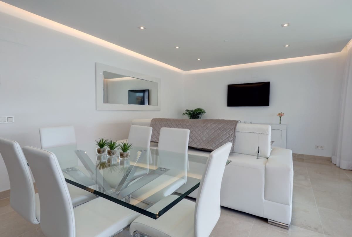 3 soverom Penthouse til salgs i Nueva Andalucia med svømmebasseng garasje - € 1 180 000 (Ref: 9780420)