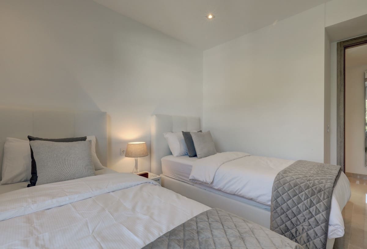 3 soverom Penthouse til salgs i Nueva Andalucia med svømmebasseng garasje - € 1 180 000 (Ref: 9780420)