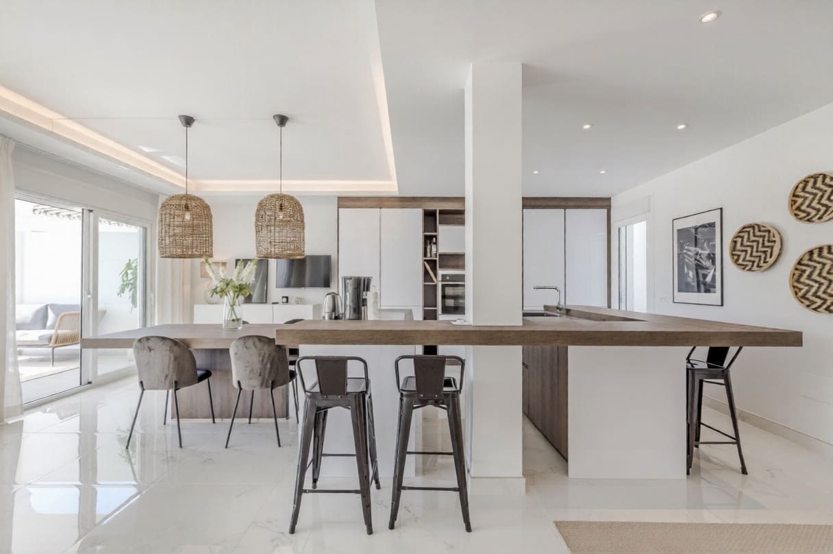3 bedroom Penthouse for sale in Nueva Andalucia with pool garage - € 1,025,000 (Ref: 9783178)