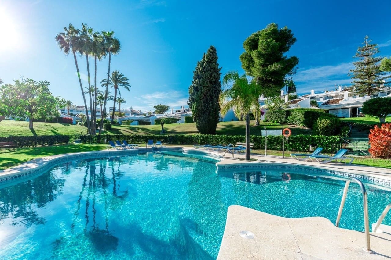 3 bedroom Penthouse for sale in Nueva Andalucia with pool garage - € 1,025,000 (Ref: 9783178)