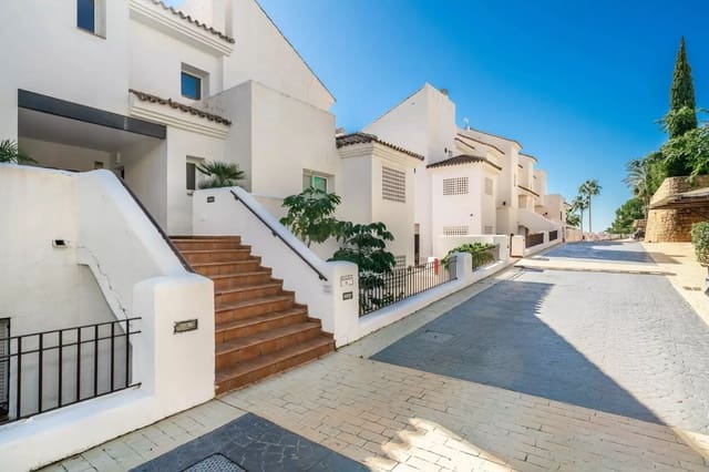3 slaapkamer Penthouse te koop in Nueva Andalucia, Marbella met garage - € 950.000 (Ref: 9783179)