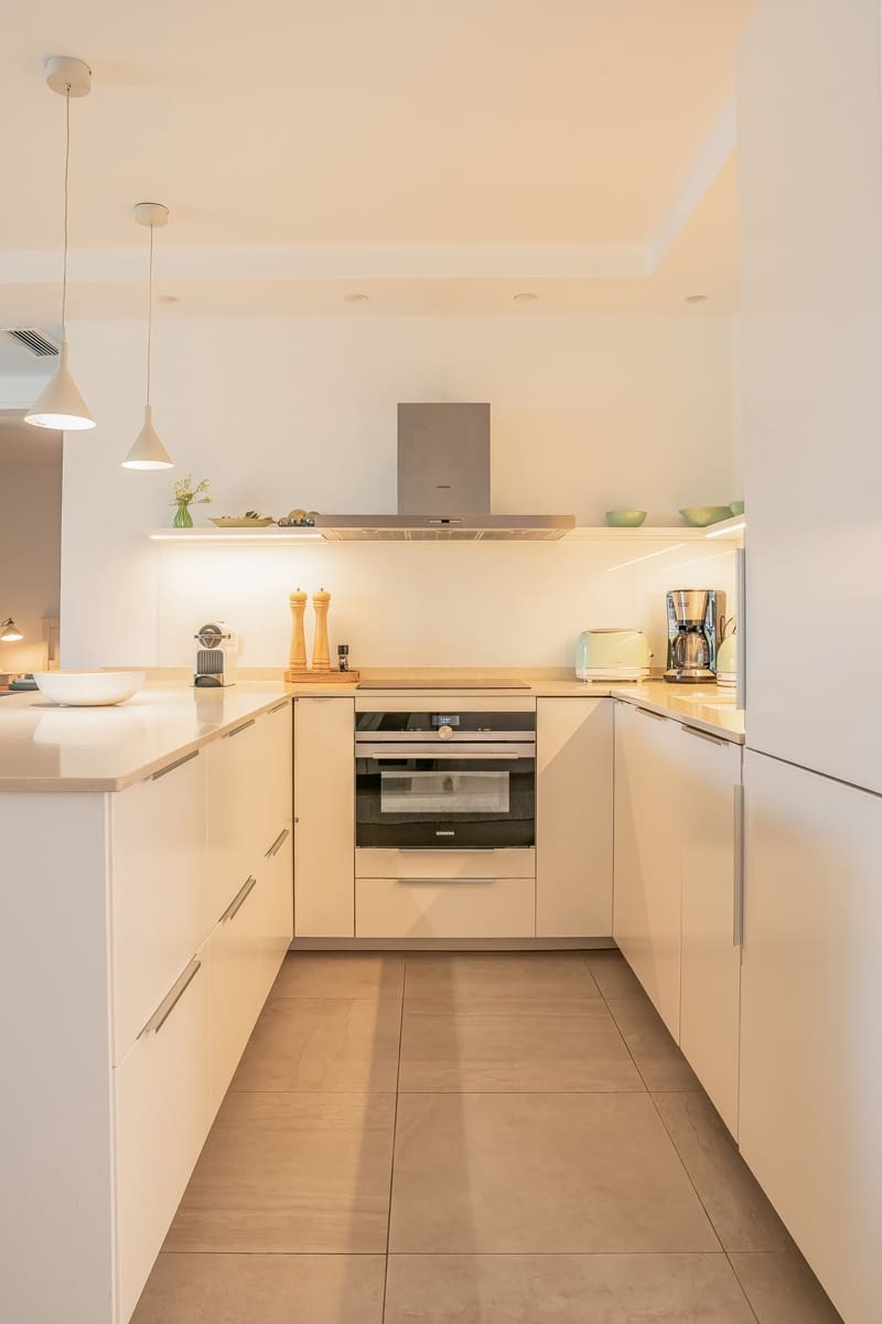 3 sypialnia Apartament na sprzedaż w Marbella z basenem garażem - 1 385 000 € (Ref: 9783669)