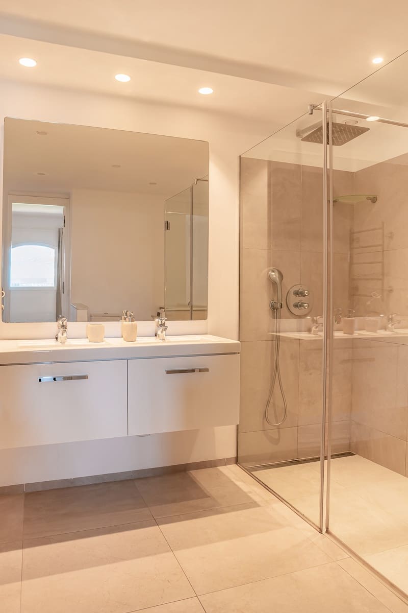 3 sypialnia Apartament na sprzedaż w Marbella z basenem garażem - 1 385 000 € (Ref: 9783669)