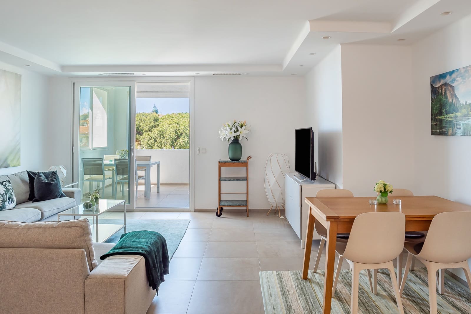 3 sypialnia Apartament na sprzedaż w Marbella z basenem garażem - 1 385 000 € (Ref: 9783669)