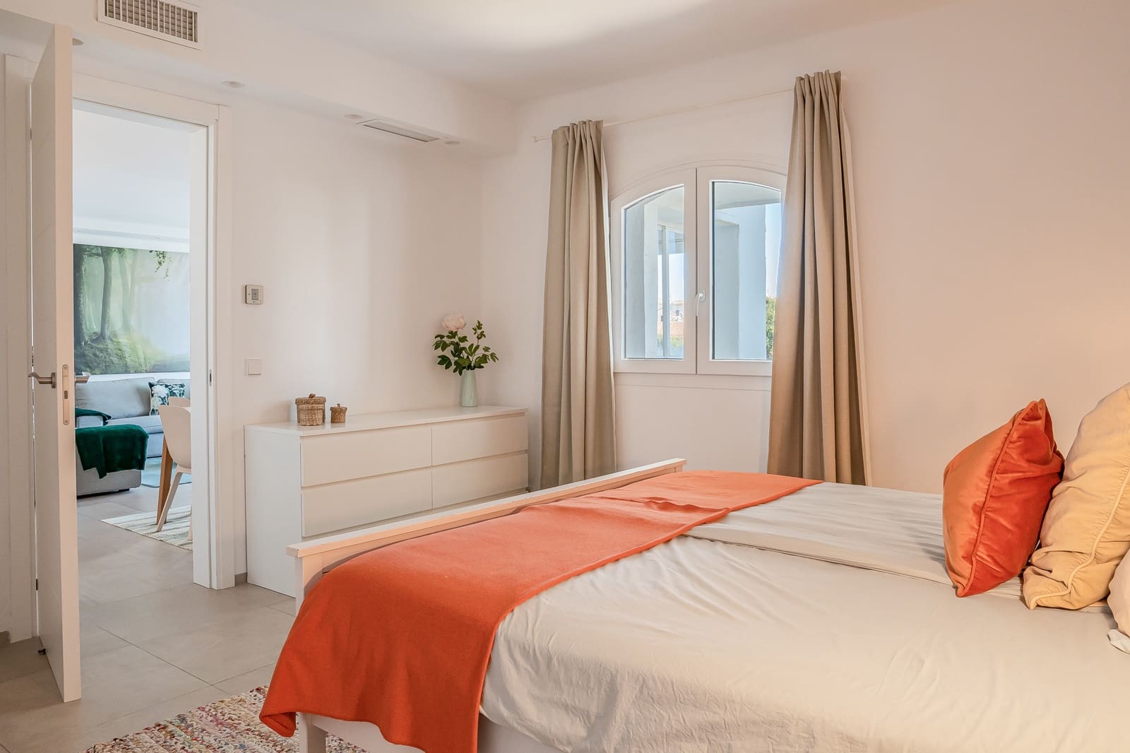 3 sypialnia Apartament na sprzedaż w Marbella z basenem garażem - 1 385 000 € (Ref: 9783669)