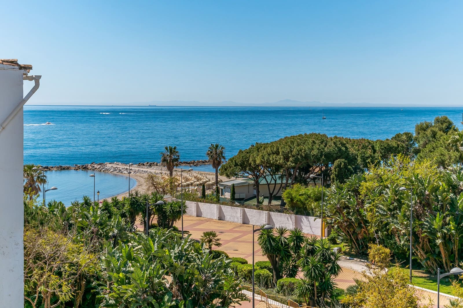 3 sypialnia Apartament na sprzedaż w Marbella z basenem garażem - 1 385 000 € (Ref: 9783669)