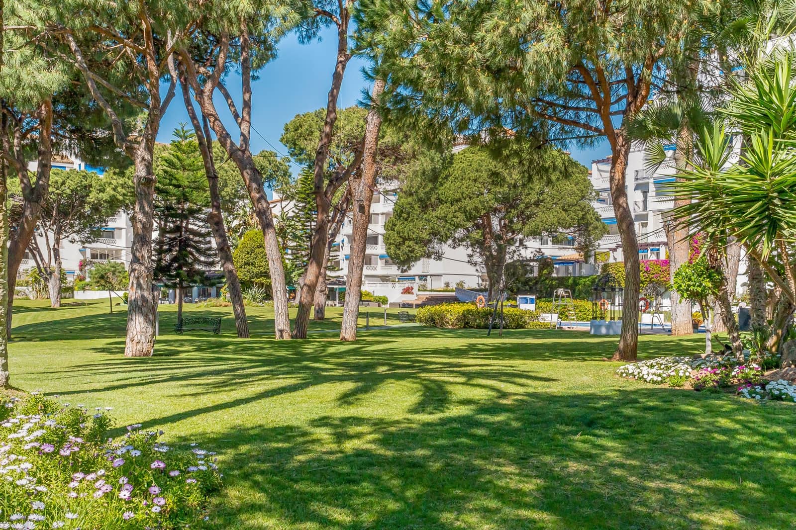 3 sypialnia Apartament na sprzedaż w Marbella z basenem garażem - 1 385 000 € (Ref: 9783669)