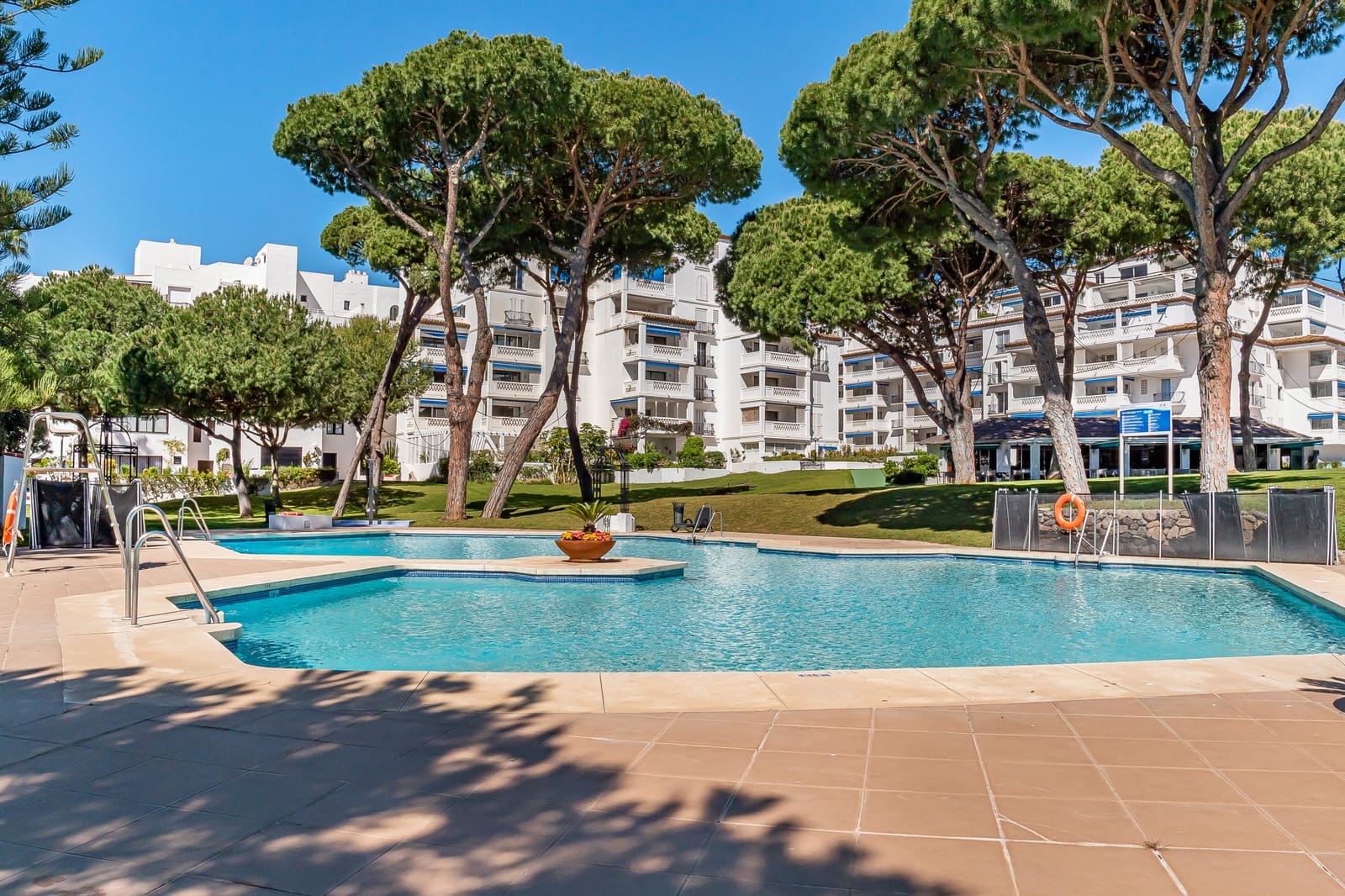 3 slaapkamer Appartement te koop in Marbella met zwembad garage - € 1.385.000 (Ref: 9783669)