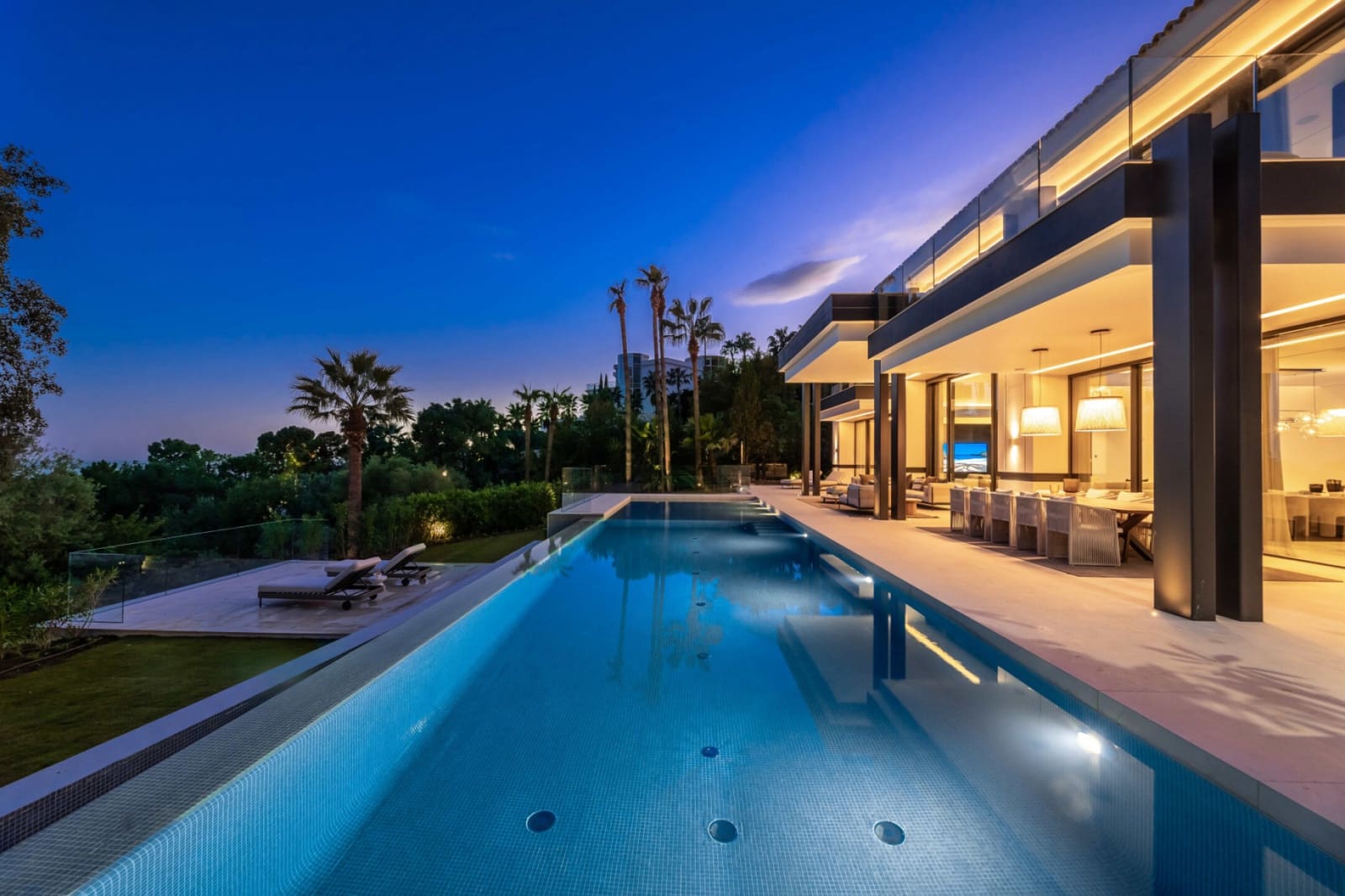 6 soveværelse Villa til salg i Istan med swimmingpool - € 14.950.000 (Ref: 9788265)