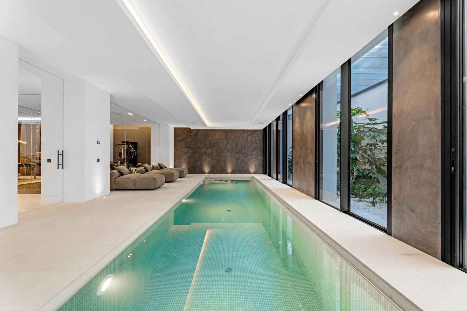 6 soveværelse Villa til salg i Istan med swimmingpool - € 14.950.000 (Ref: 9788265)