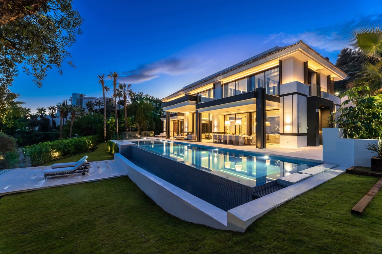 6 quarto Moradia para venda em Istan com piscina - 14 950 000 € (Ref: 9788265)