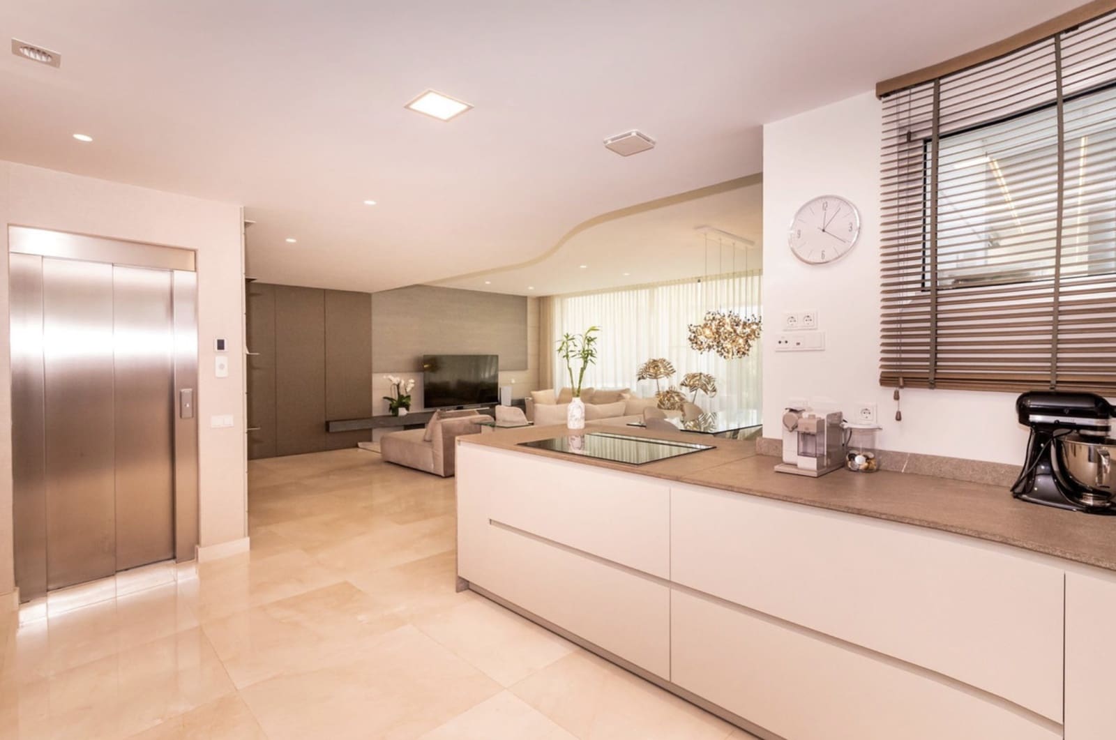 4 soveværelse Villa til salg i San Pedro de Alcantara med swimmingpool garage - € 2.700.000 (Ref: 9788266)