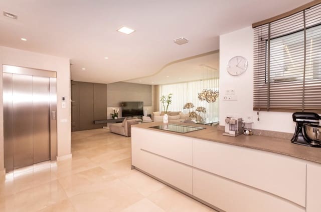 4 soveværelse Villa til salg i San Pedro de Alcantara, Marbella med swimmingpool garage - € 2.700.000 (Ref: 9788266)