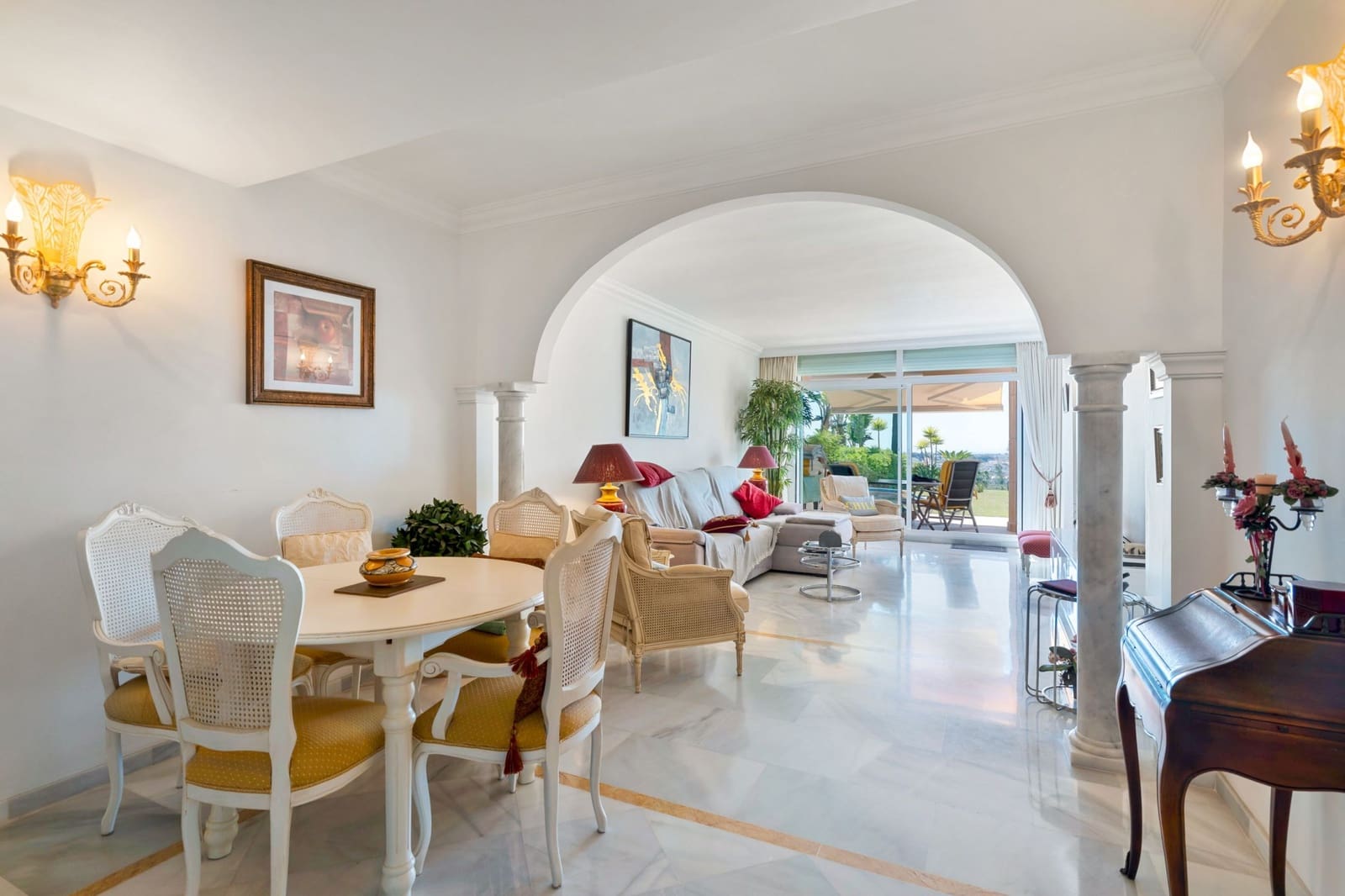 2 soverom Leilighet til salgs i Marbella med svømmebasseng garasje - € 779 000 (Ref: 9788267)