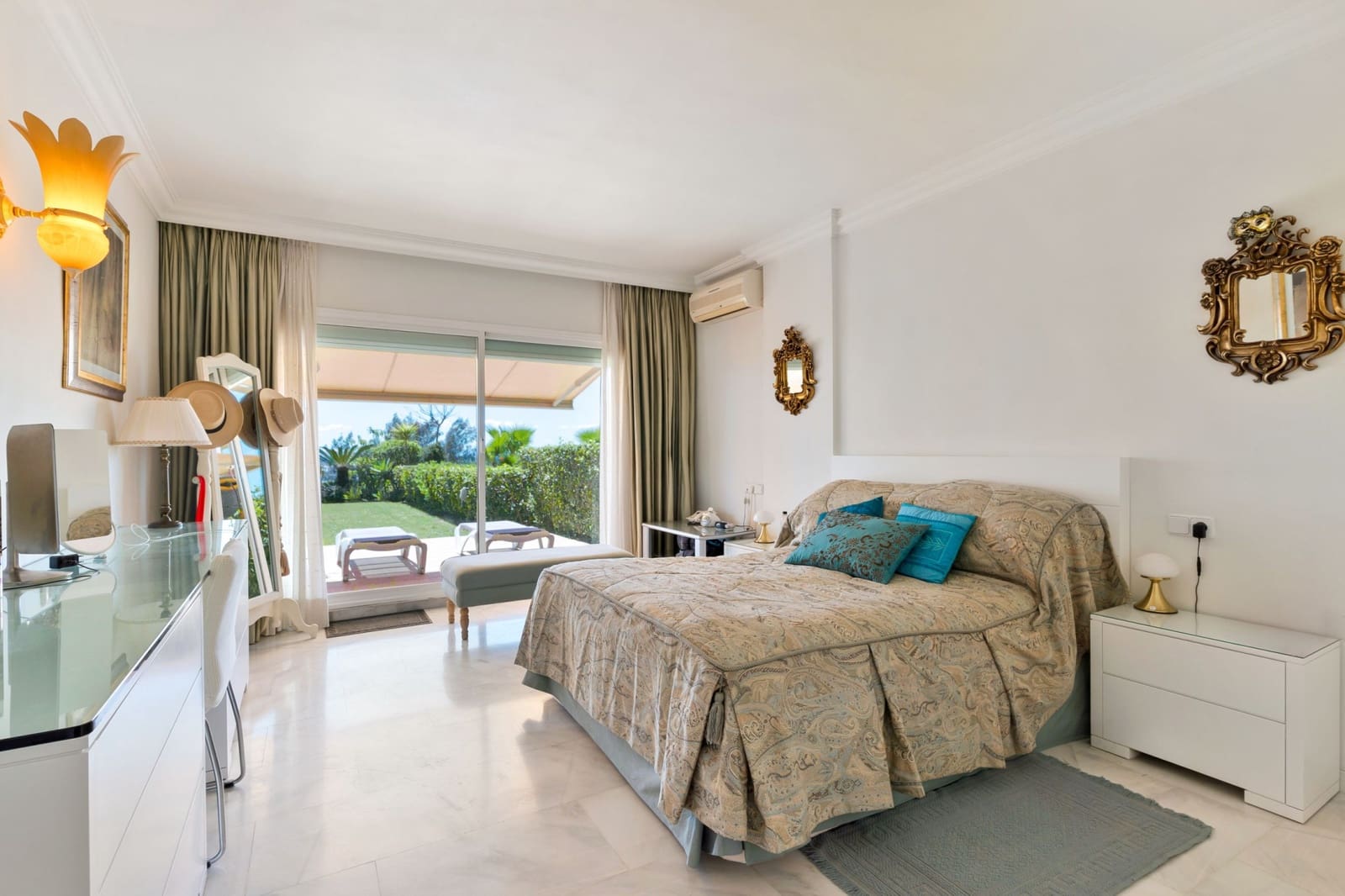 2 soverom Leilighet til salgs i Marbella med svømmebasseng garasje - € 779 000 (Ref: 9788267)