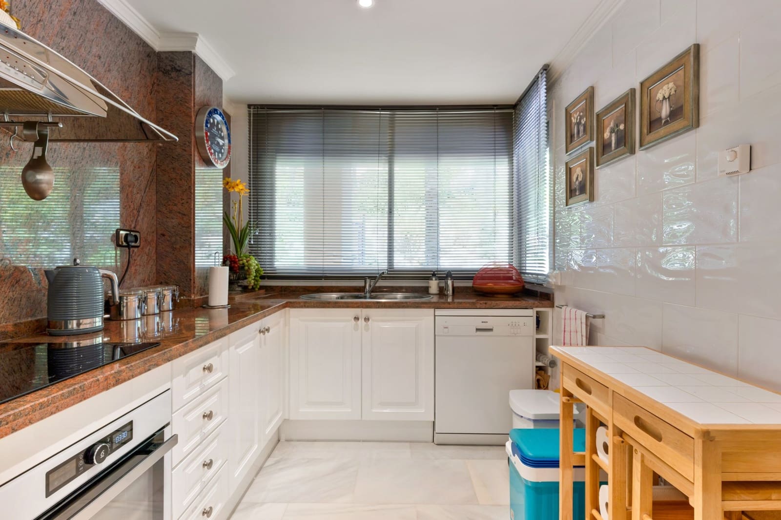 2 soverom Leilighet til salgs i Marbella med svømmebasseng garasje - € 779 000 (Ref: 9788267)