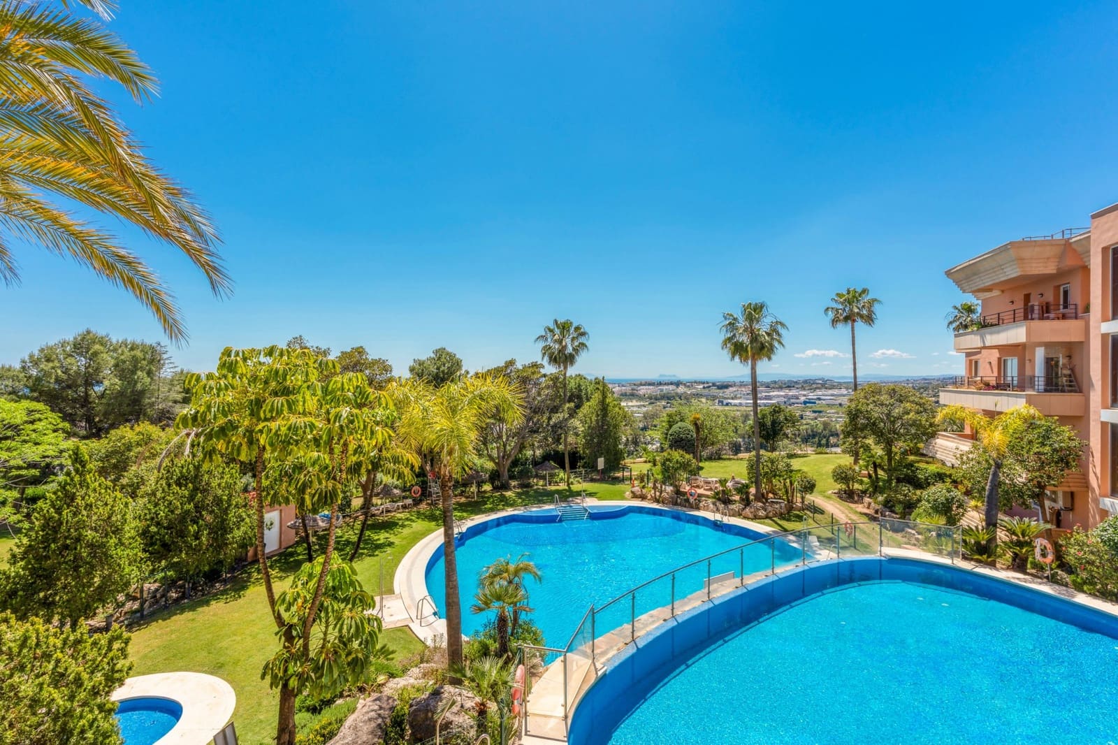 2 soverom Leilighet til salgs i Marbella med svømmebasseng garasje - € 779 000 (Ref: 9788267)