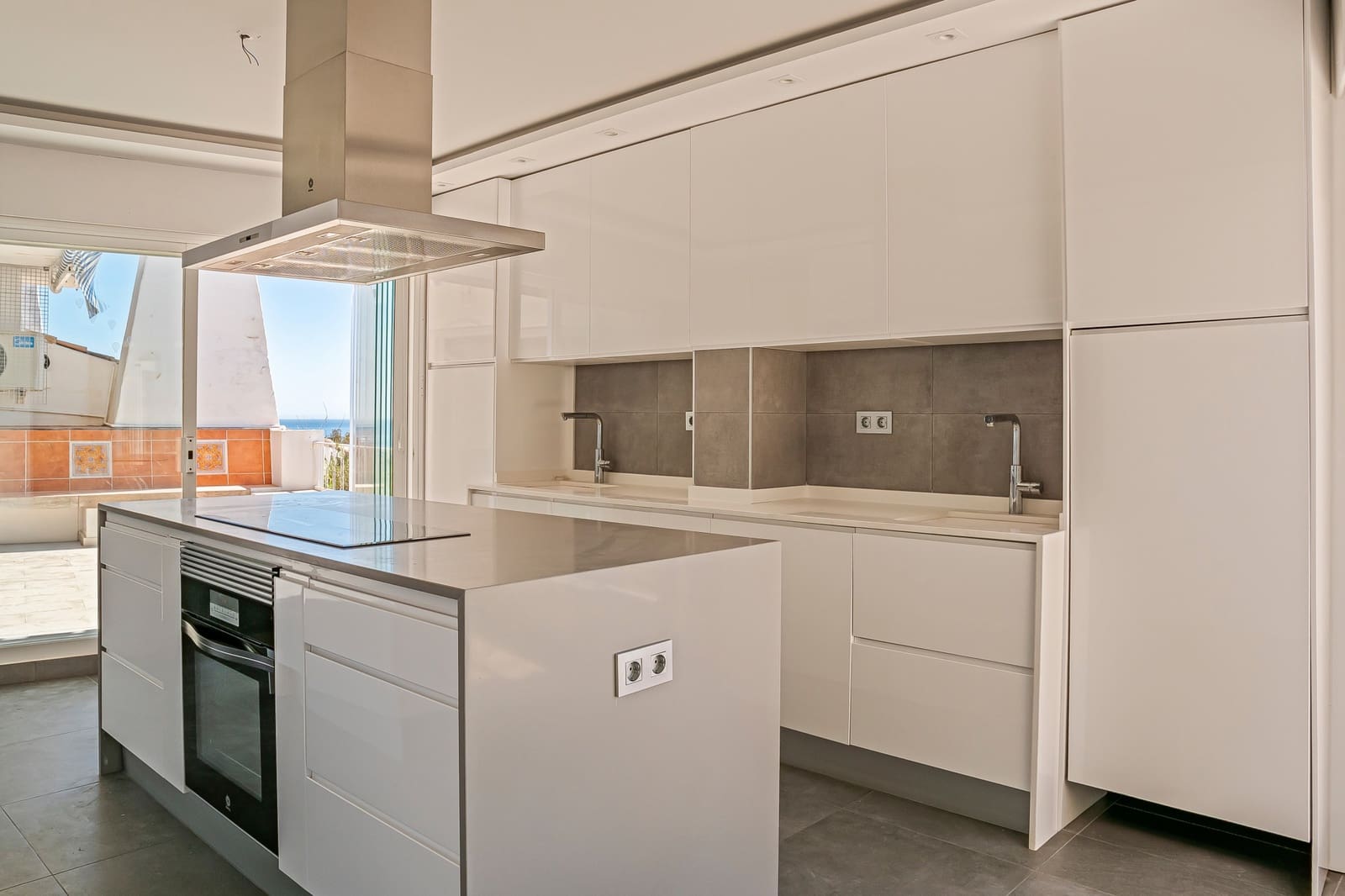 3 chambre Penthouse à vendre à Marbella avec piscine garage - 1 080 000 € (Ref: 9788268)