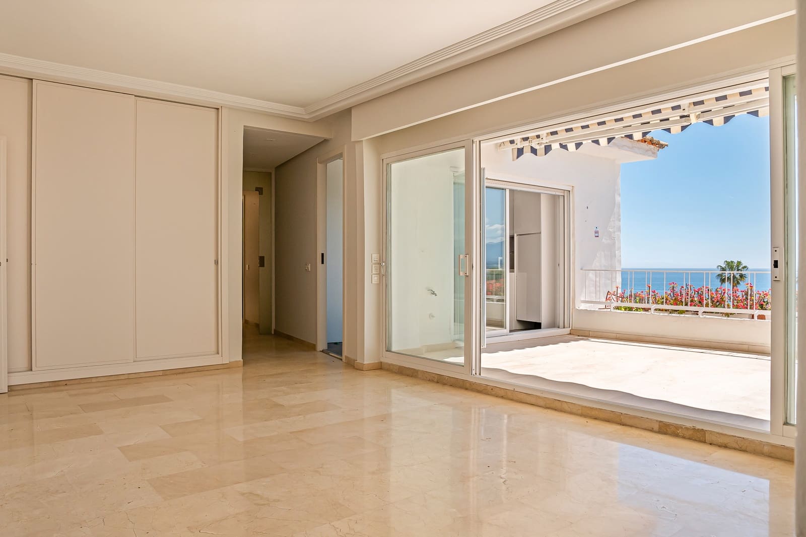 3 chambre Penthouse à vendre à Marbella avec piscine garage - 1 080 000 € (Ref: 9788268)