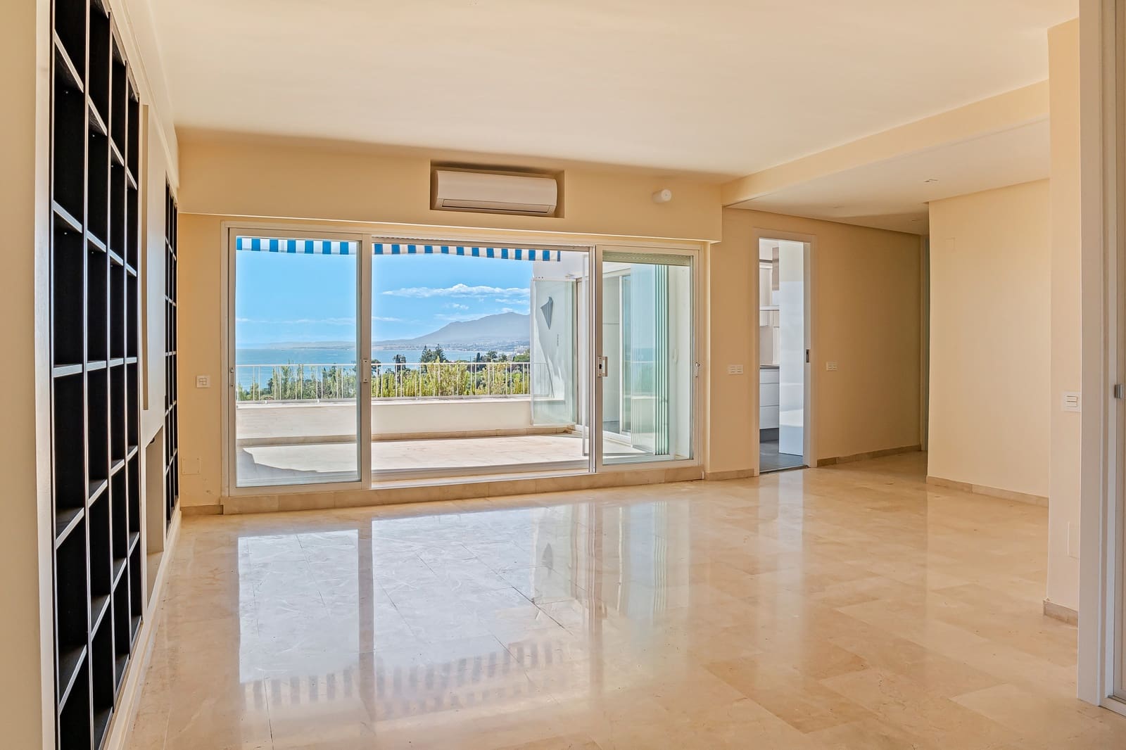 3 chambre Penthouse à vendre à Marbella avec piscine garage - 1 080 000 € (Ref: 9788268)
