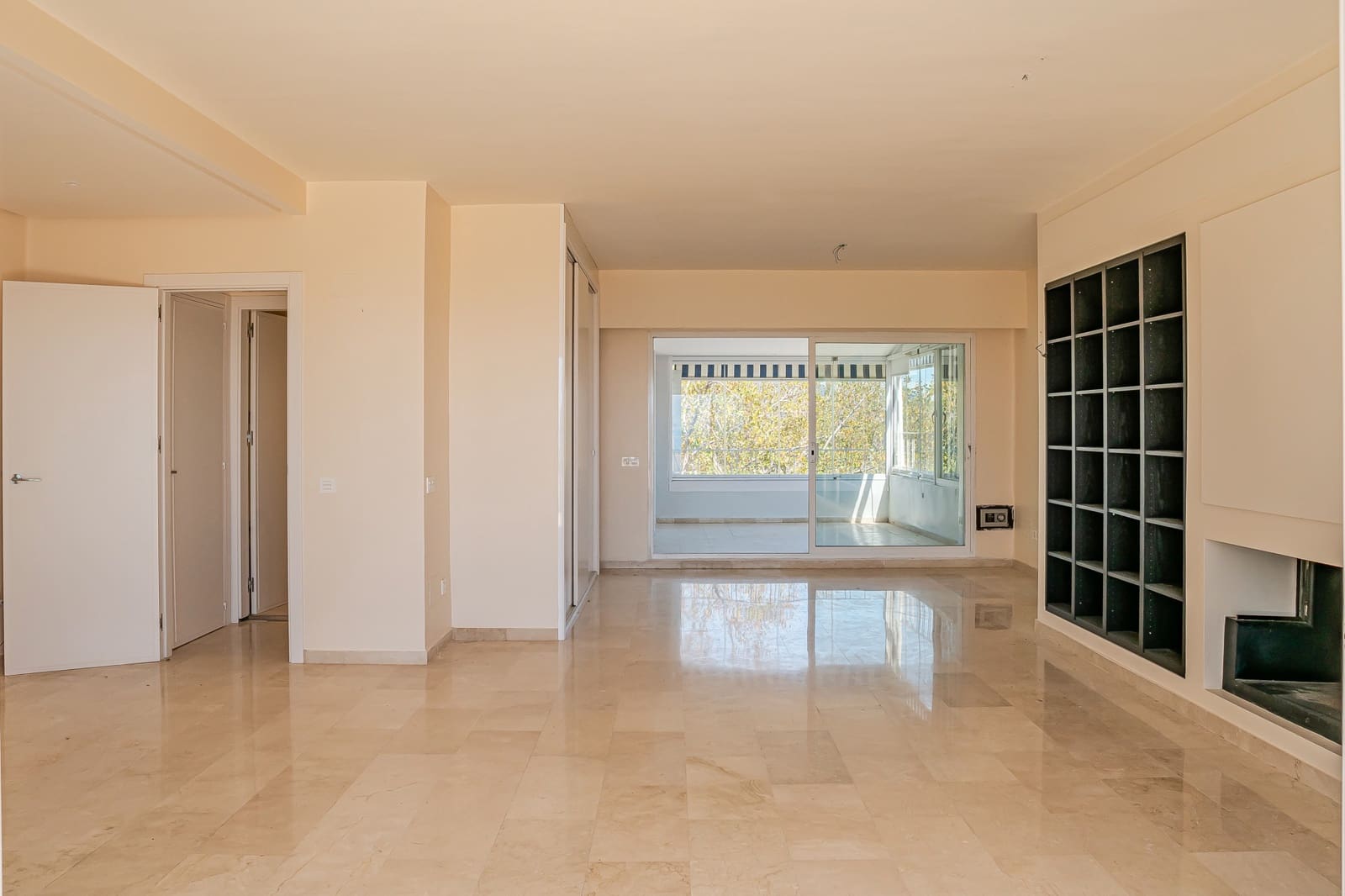 3 chambre Penthouse à vendre à Marbella avec piscine garage - 1 080 000 € (Ref: 9788268)