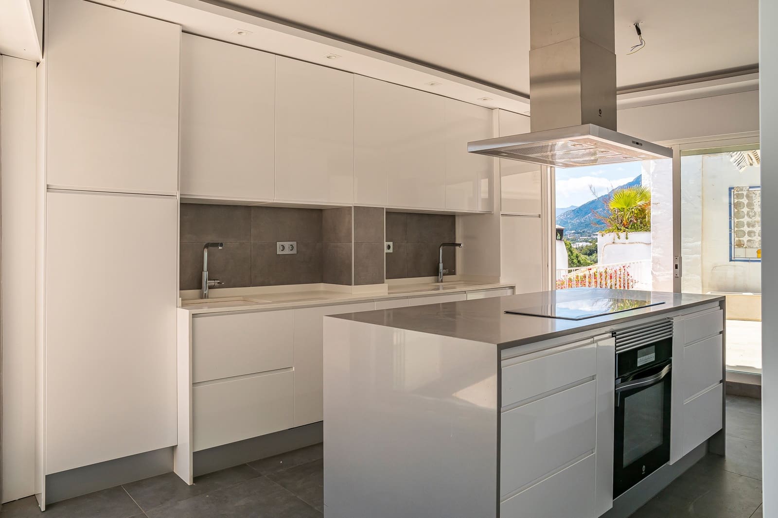 3 chambre Penthouse à vendre à Marbella avec piscine garage - 1 080 000 € (Ref: 9788268)