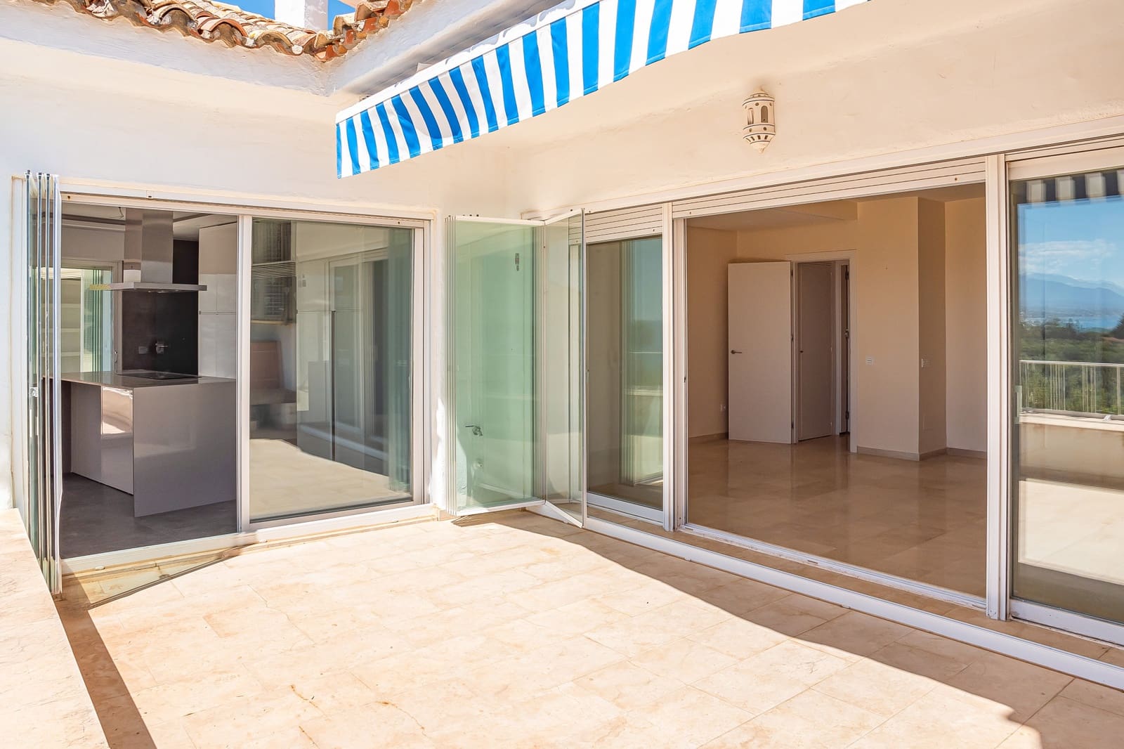 3 chambre Penthouse à vendre à Marbella avec piscine garage - 1 080 000 € (Ref: 9788268)