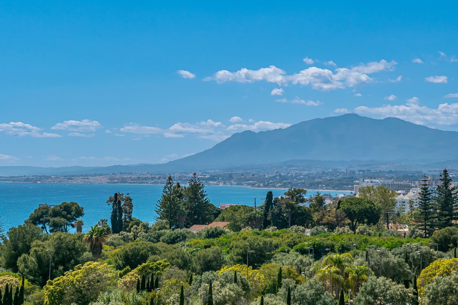 3 chambre Penthouse à vendre à Marbella avec piscine garage - 1 080 000 € (Ref: 9788268)