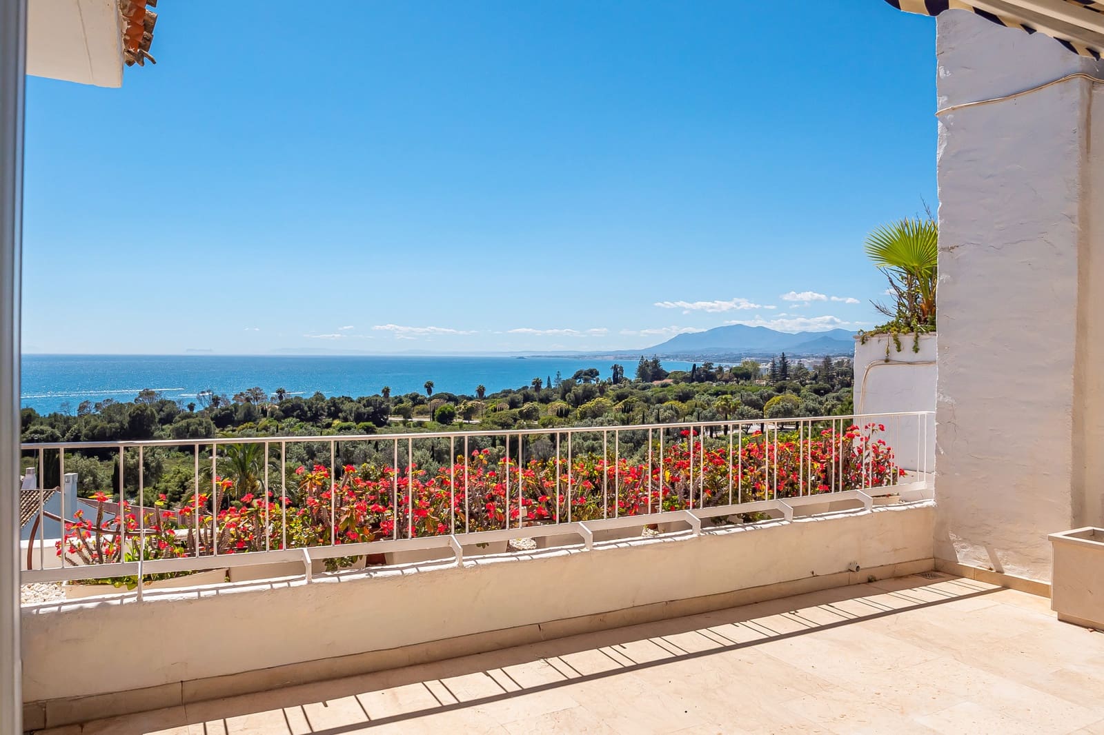3 chambre Penthouse à vendre à Marbella avec piscine garage - 1 080 000 € (Ref: 9788268)