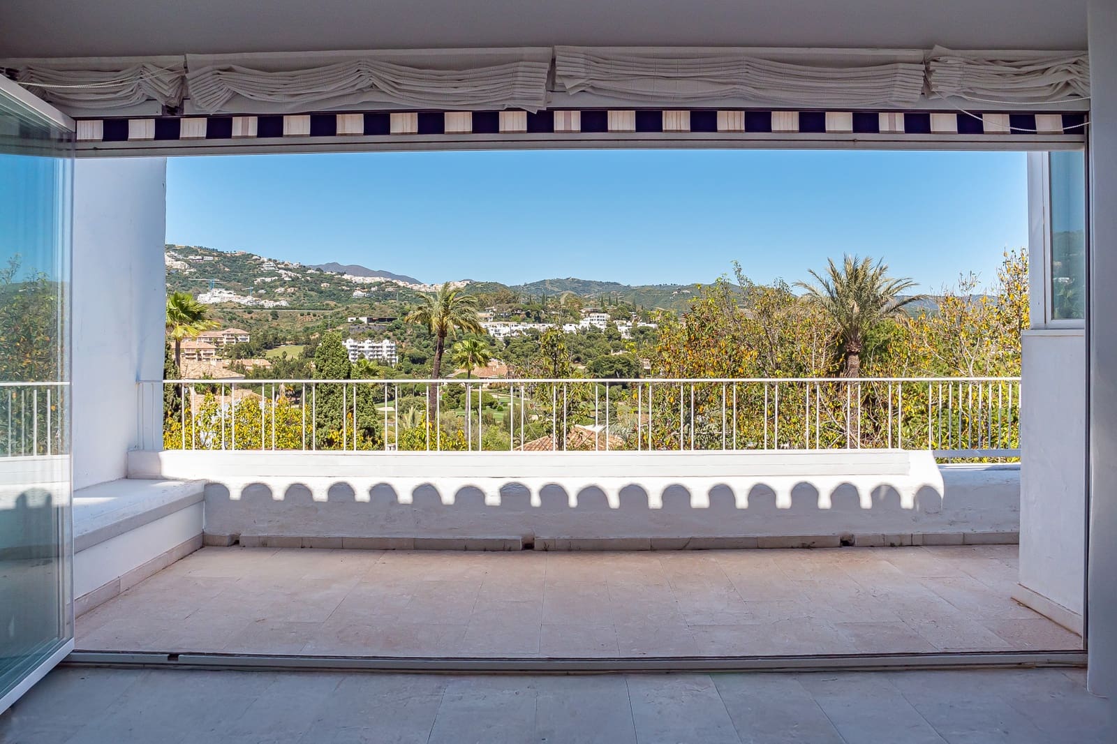 3 chambre Penthouse à vendre à Marbella avec piscine garage - 1 080 000 € (Ref: 9788268)