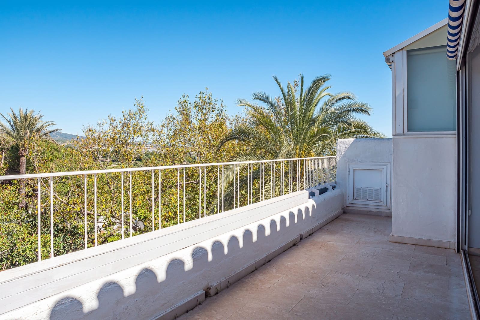 3 chambre Penthouse à vendre à Marbella avec piscine garage - 1 080 000 € (Ref: 9788268)