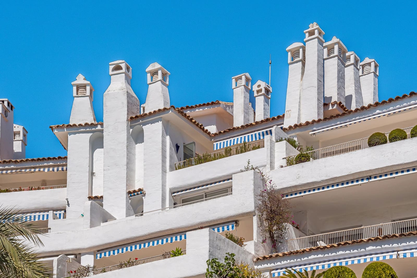 3 chambre Penthouse à vendre à Marbella avec piscine garage - 1 080 000 € (Ref: 9788268)