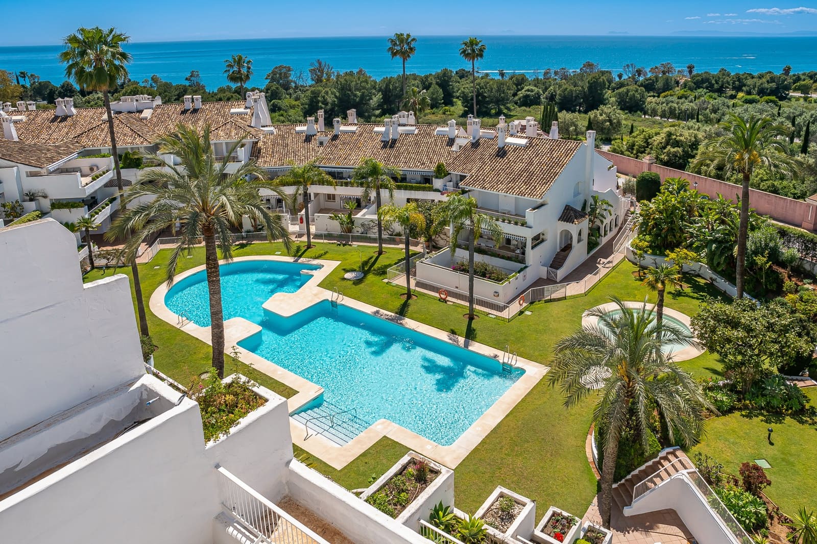 3 chambre Penthouse à vendre à Marbella avec piscine garage - 1 080 000 € (Ref: 9788268)