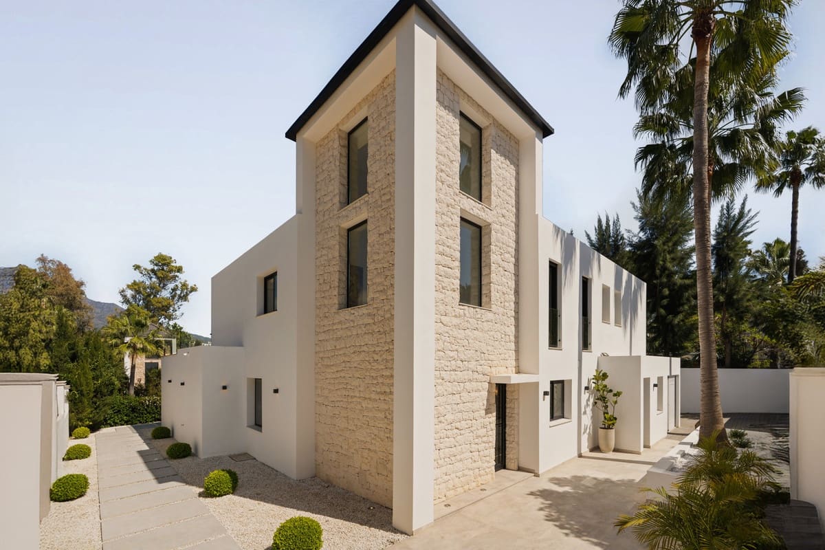 4 sypialnia Willa na sprzedaż w Nueva Andalucia z basenem garażem - 3 250 000 € (Ref: 9790884)