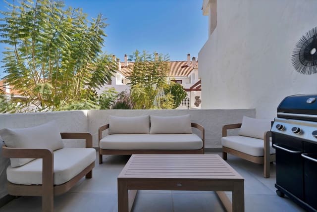 3 sovrum Lägenhet till salu i Nueva Andalucia, Marbella med garage - 850 000 € (Ref: 9796937)