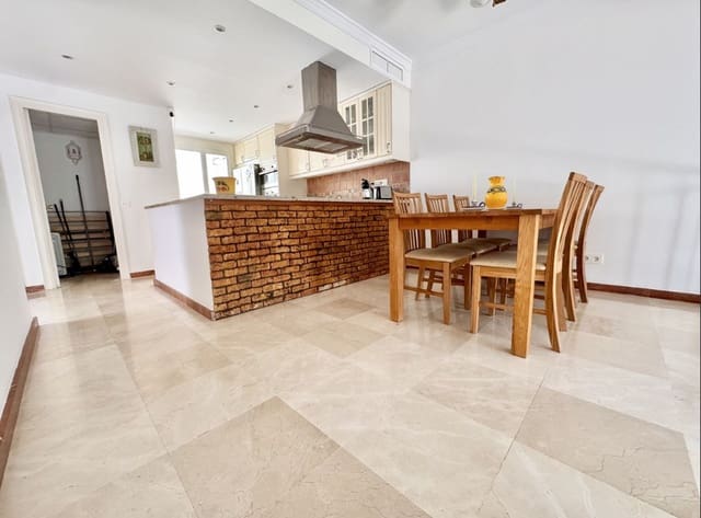 2 sovrum Hus till salu i Marbella med pool - 775 000 € (Ref: 9799065)