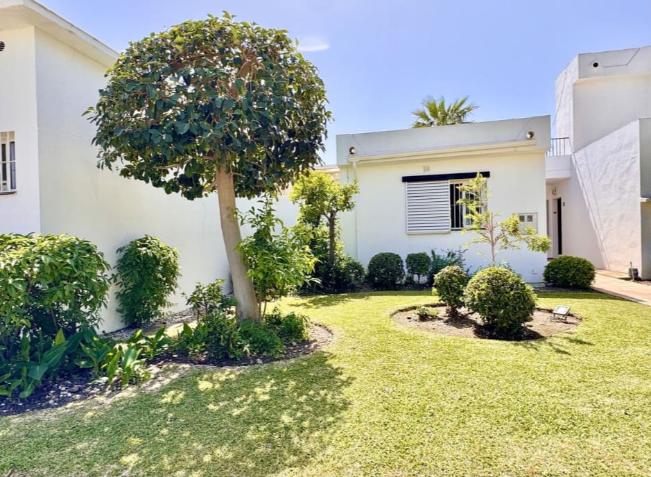 2 chambre Maison de Ville à vendre à Marbella avec piscine - 775 000 € (Ref: 9799065)