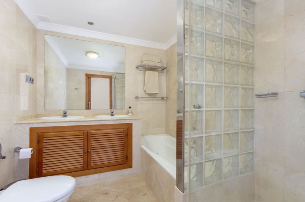 2 sypialnia Apartament na sprzedaż w Marbella z basenem garażem - 475 000 € (Ref: 9799068)