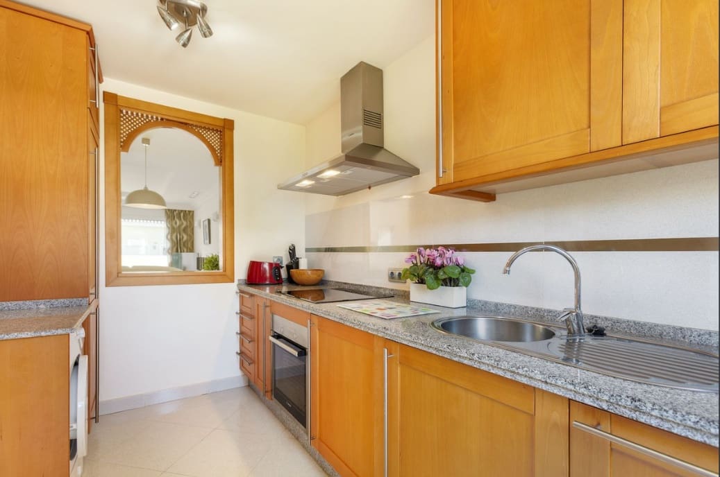 2 soveværelse Lejlighed til salg i Marbella med swimmingpool garage - € 475.000 (Ref: 9799068)