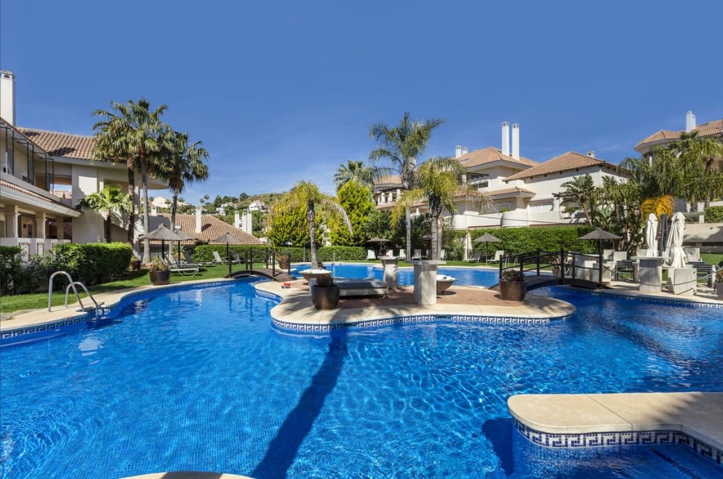 2 soveværelse Lejlighed til salg i Marbella med swimmingpool garage - € 475.000 (Ref: 9799068)