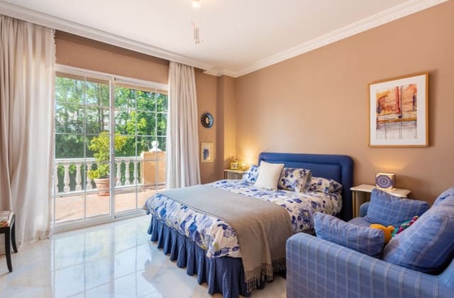 5 bedroom Villa for sale in Marbella with pool garage - € 3,850,000 (Ref: 9804162)