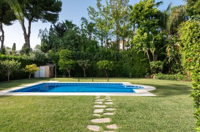 5 bedroom Villa for sale in Marbella with pool garage - € 3,850,000 (Ref: 9804162)