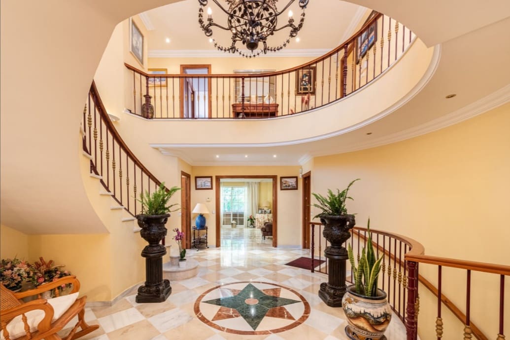 5 bedroom Villa for sale in Marbella with pool garage - € 3,850,000 (Ref: 9804162)