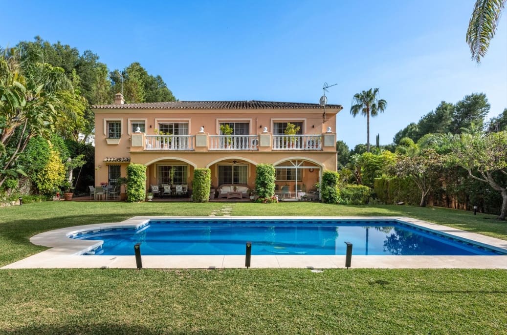 5 bedroom Villa for sale in Marbella with pool garage - € 3,850,000 (Ref: 9804162)
