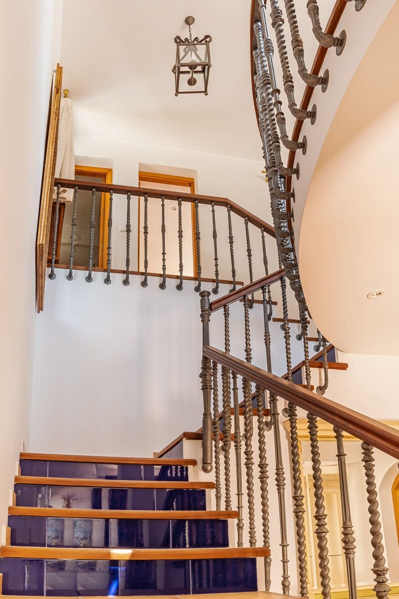 8 sovrum Villa till salu i Benahavis med pool garage - 2 495 000 € (Ref: 9804163)