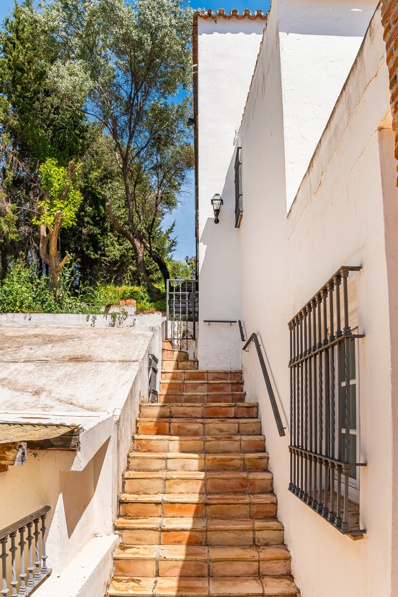 8 sovrum Villa till salu i Benahavis med pool garage - 2 495 000 € (Ref: 9804163)