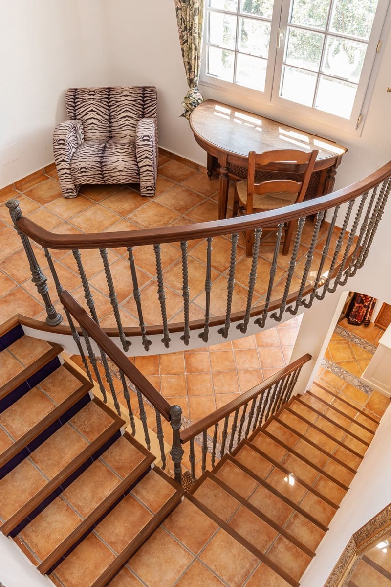 8 sovrum Villa till salu i Benahavis med pool garage - 2 495 000 € (Ref: 9804163)